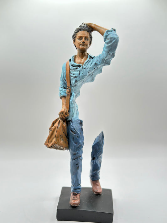 Resin Traveler Sculpture – 25 cm Vintage Figurine for Home & Office Décor, Travel-Themed Decorative Statue | Nestora Arts
