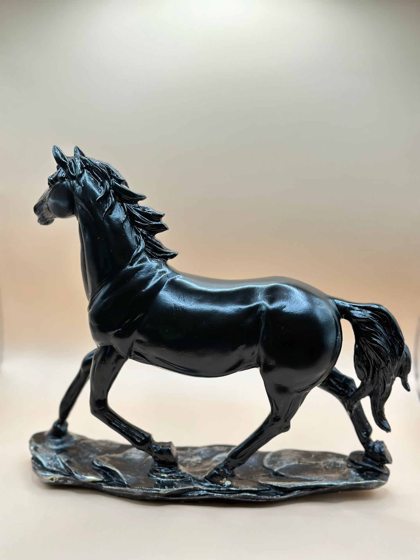 Horse Resin Statue – 27.5 cm Elegant Equestrian Figurine for Home & Office Décor | Nestora Arts