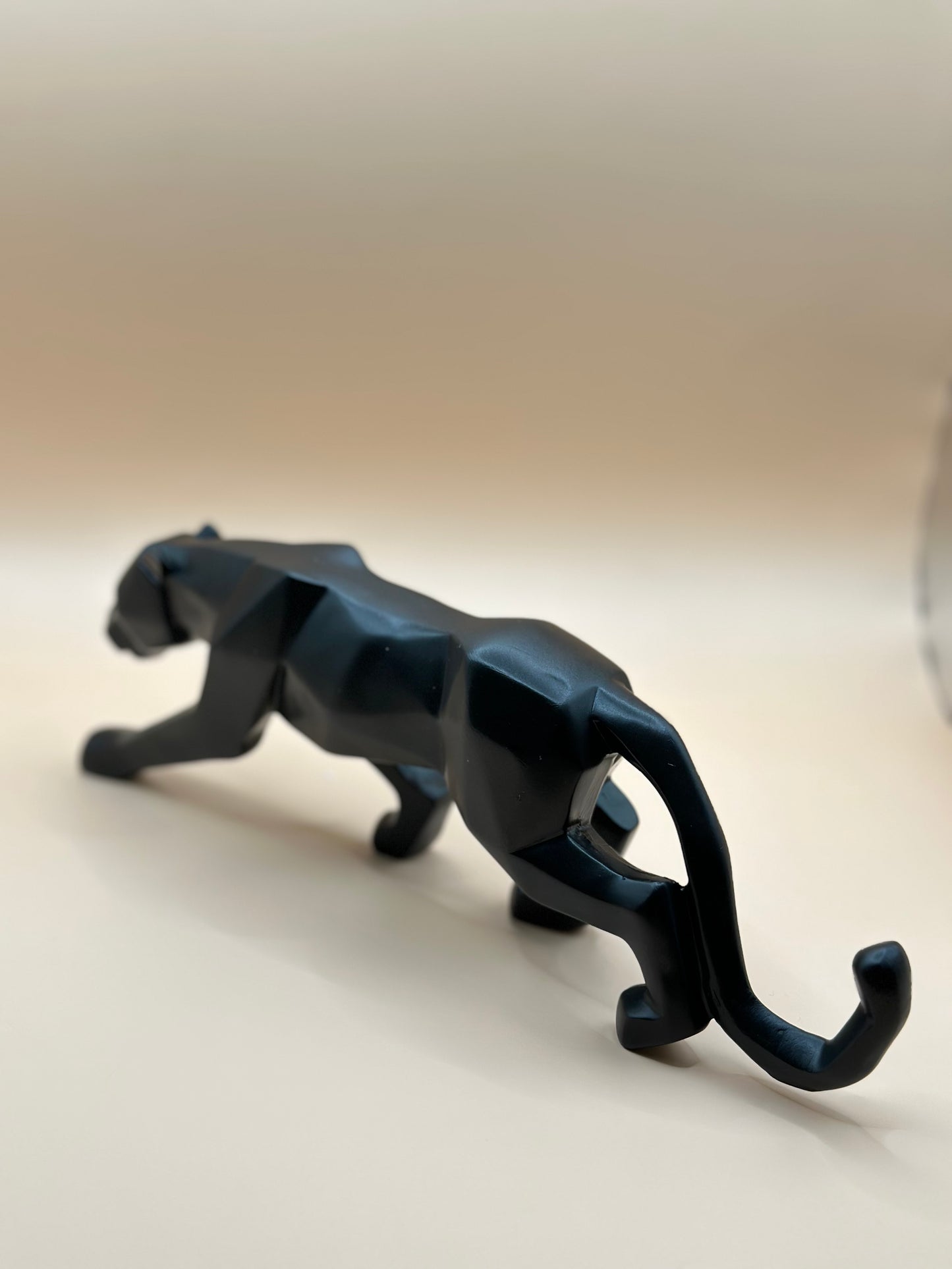 Geometric Leopard Statue – 24.5 cm Modern Resin Animal Ornament for Home & Office Décor | Nestora Arts