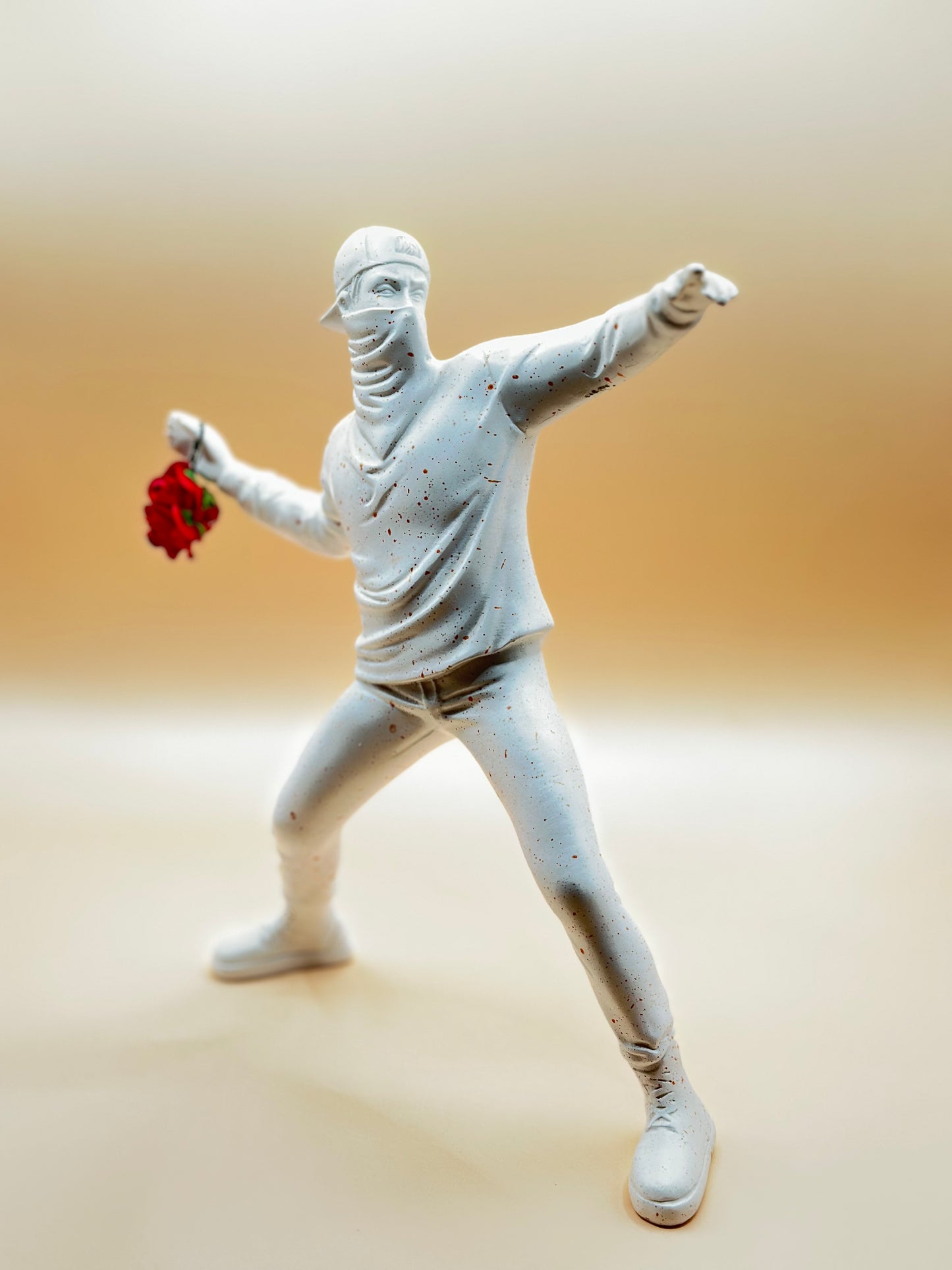 Dynamic Male Athlete Statue with Rose – 21 cm Sports-Themed Sculpture for Home & Office Décor | Nestora Arts