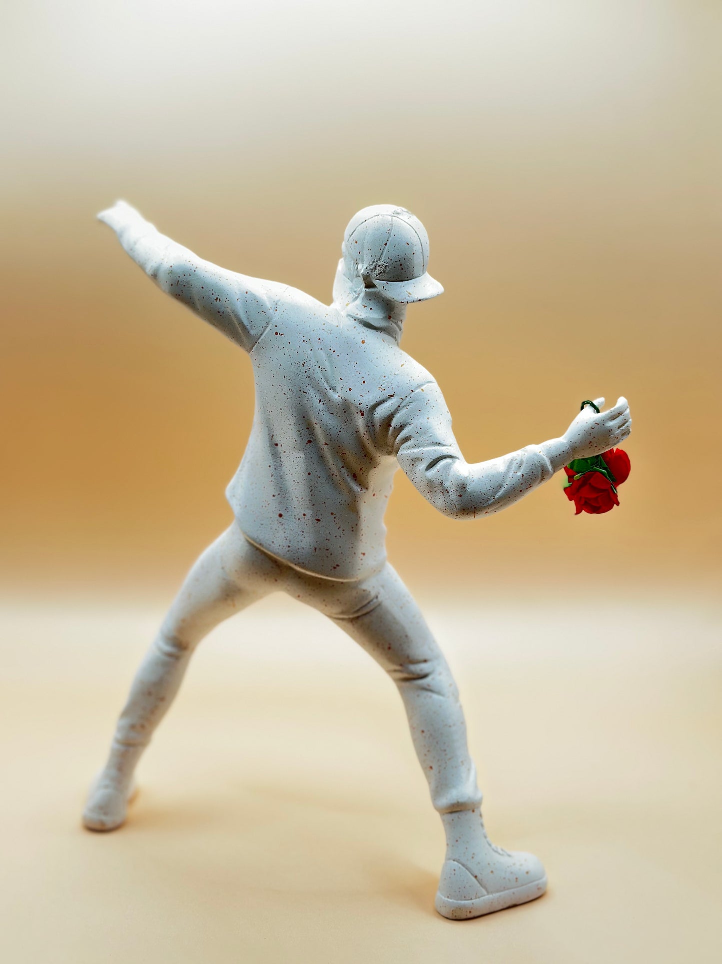 Dynamic Male Athlete Statue with Rose – 21 cm Sports-Themed Sculpture for Home & Office Décor | Nestora Arts