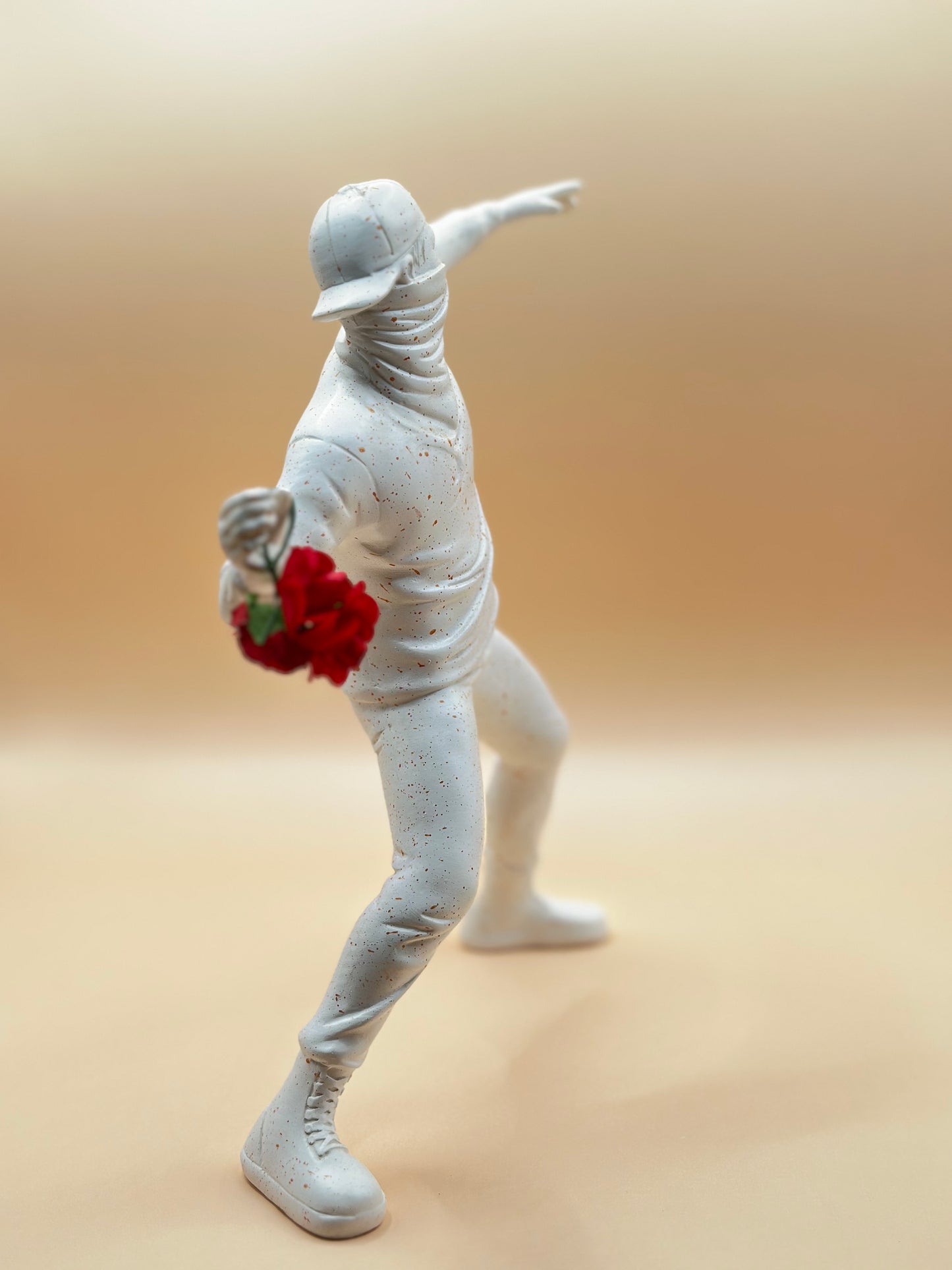 Dynamic Male Athlete Statue with Rose – 21 cm Sports-Themed Sculpture for Home & Office Décor | Nestora Arts