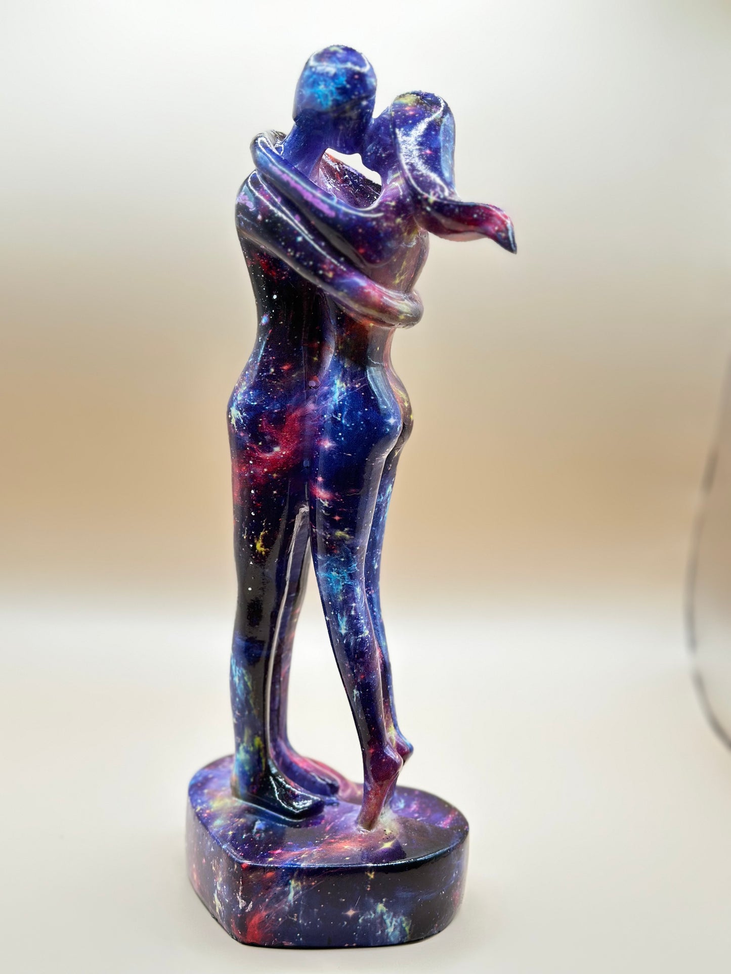 Romantic Couple Sculpture – 26.5 cm Starry Sky Resin Figurine for Home Décor, Wedding & Valentine’s Gifts | Nestora Arts