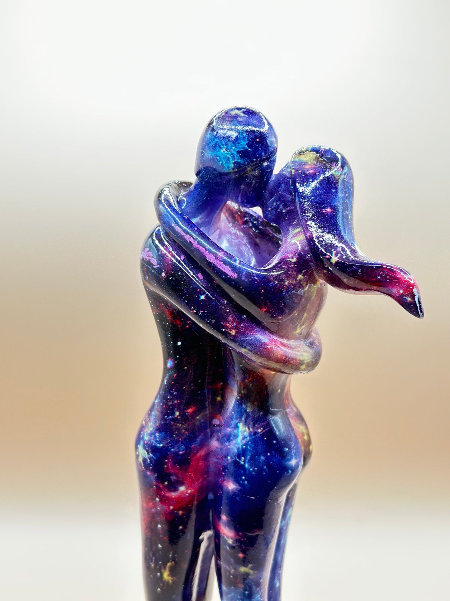 Romantic Couple Sculpture – 26.5 cm Starry Sky Resin Figurine for Home Décor, Wedding & Valentine’s Gifts | Nestora Arts
