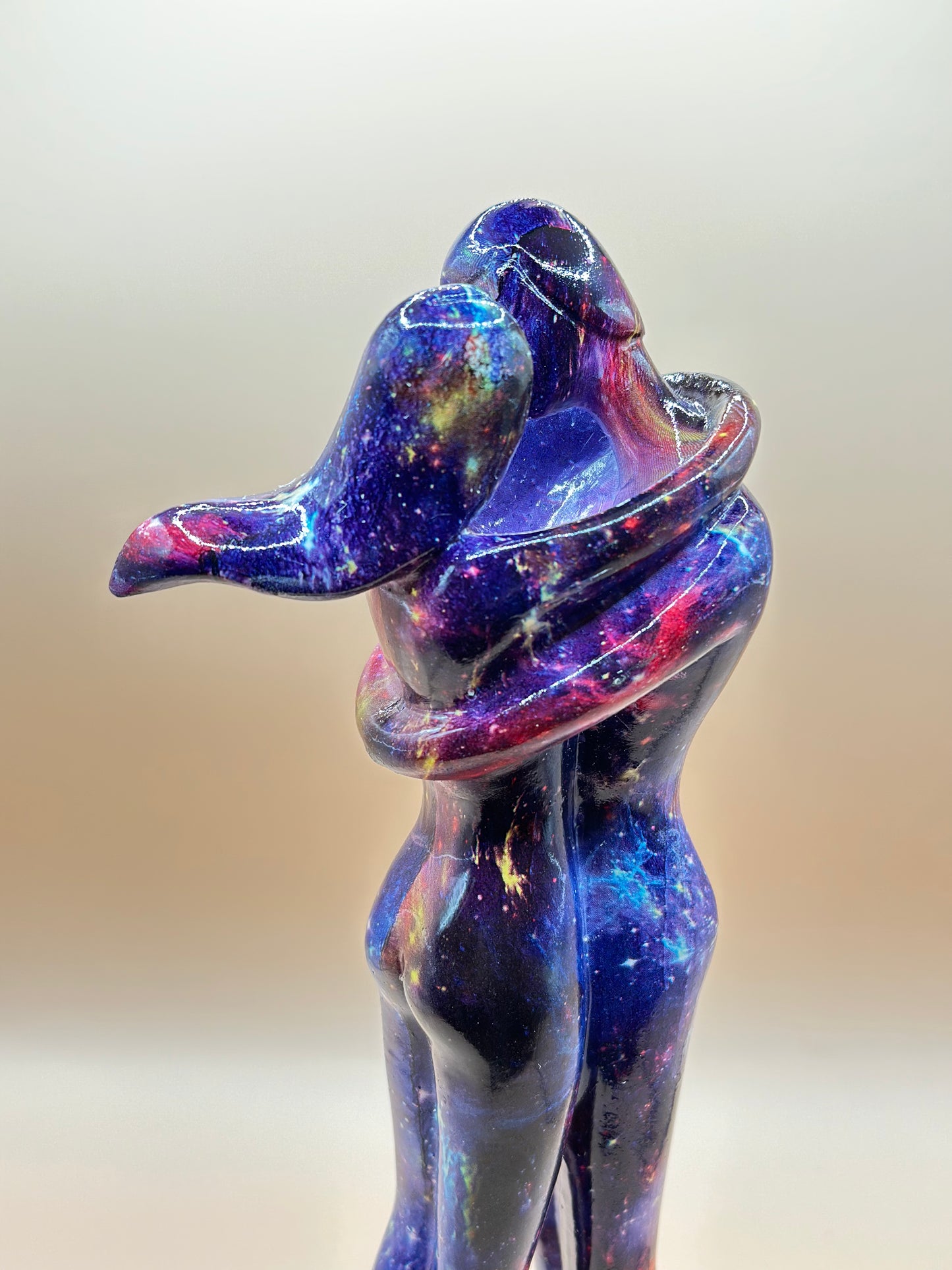 Romantic Couple Sculpture – 26.5 cm Starry Sky Resin Figurine for Home Décor, Wedding & Valentine’s Gifts | Nestora Arts