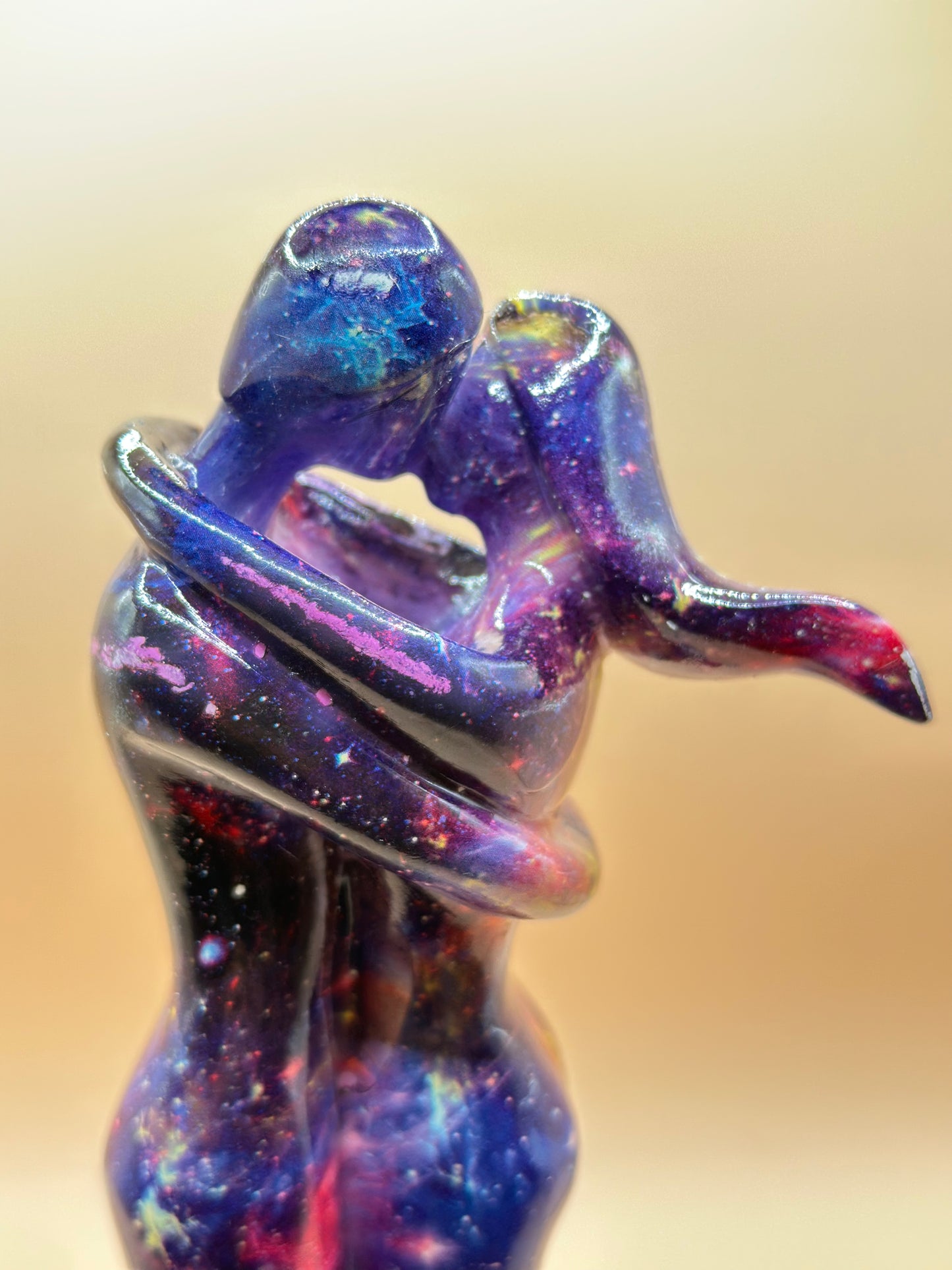 Romantic Couple Sculpture – 26.5 cm Starry Sky Resin Figurine for Home Décor, Wedding & Valentine’s Gifts | Nestora Arts