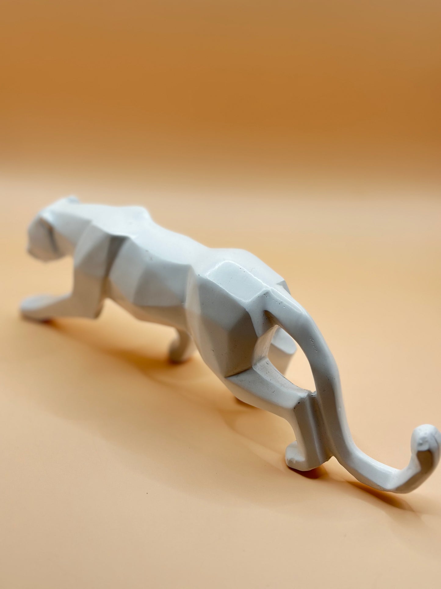 Geometric Leopard Statue – 24.5 cm Modern Resin Animal Ornament for Home & Office Décor | Nestora Arts