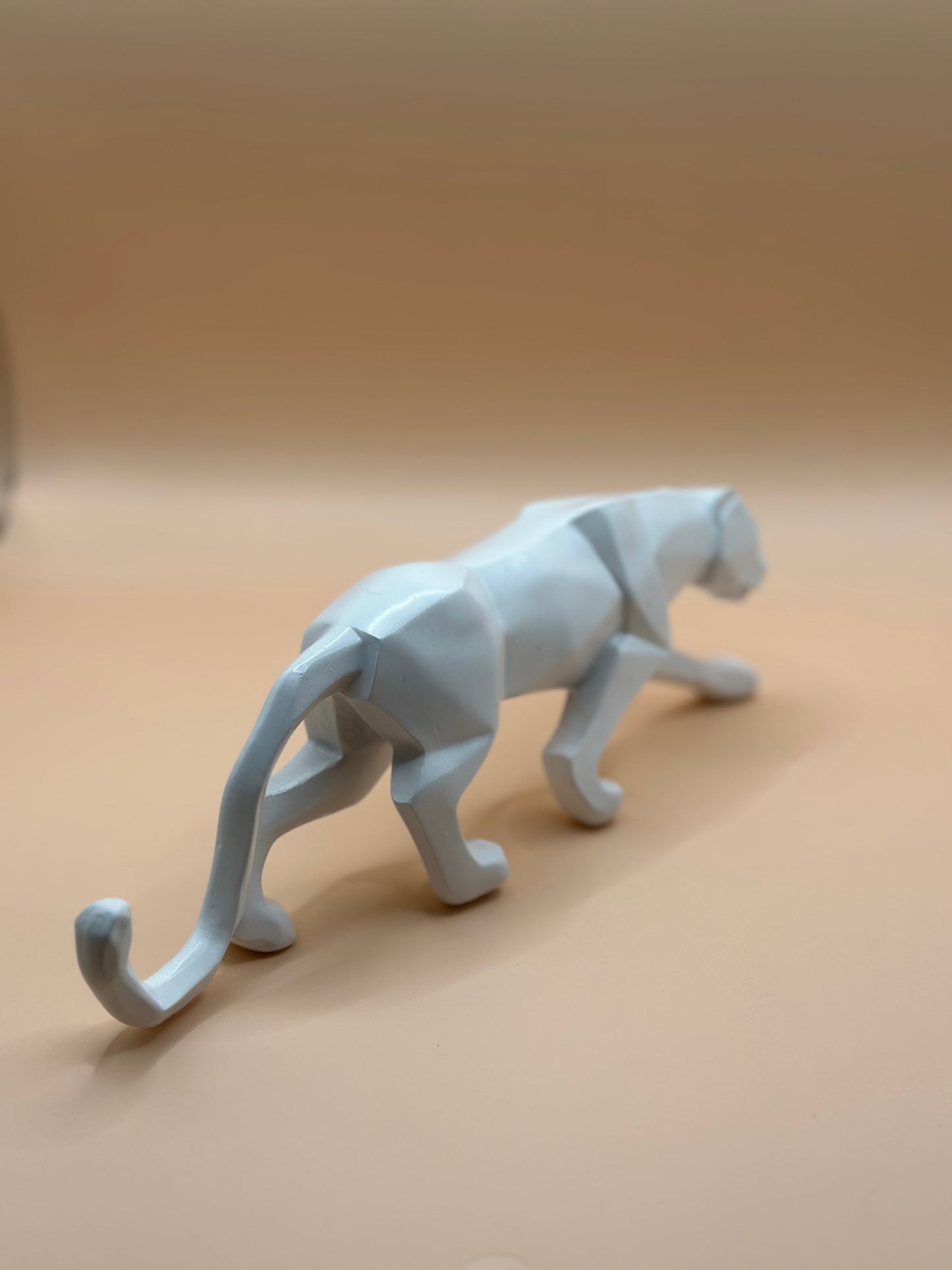 Geometric Leopard Statue – 24.5 cm Modern Resin Animal Ornament for Home & Office Décor | Nestora Arts